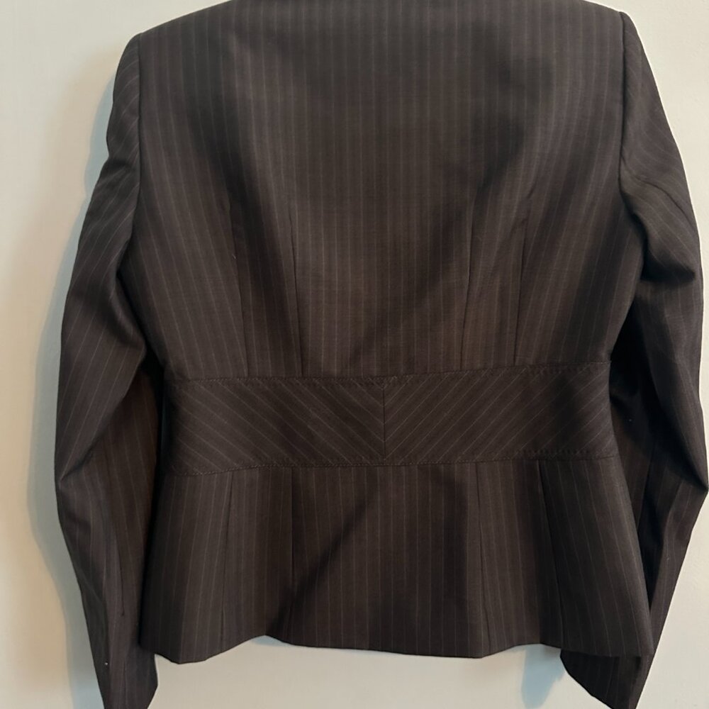 Anne Klein Skirt Suit Lightweight Wool Blend In Gray Pinstripe Size 2P - Picture 6 of 13